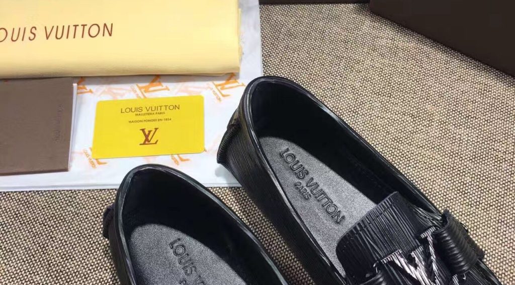 giay luoi nam lv sieu cap glnlv0020 1024x568 - Gi&agrave;y Lười Nam Louis Vuitton Si&ecirc;u Cấp GNLV0020