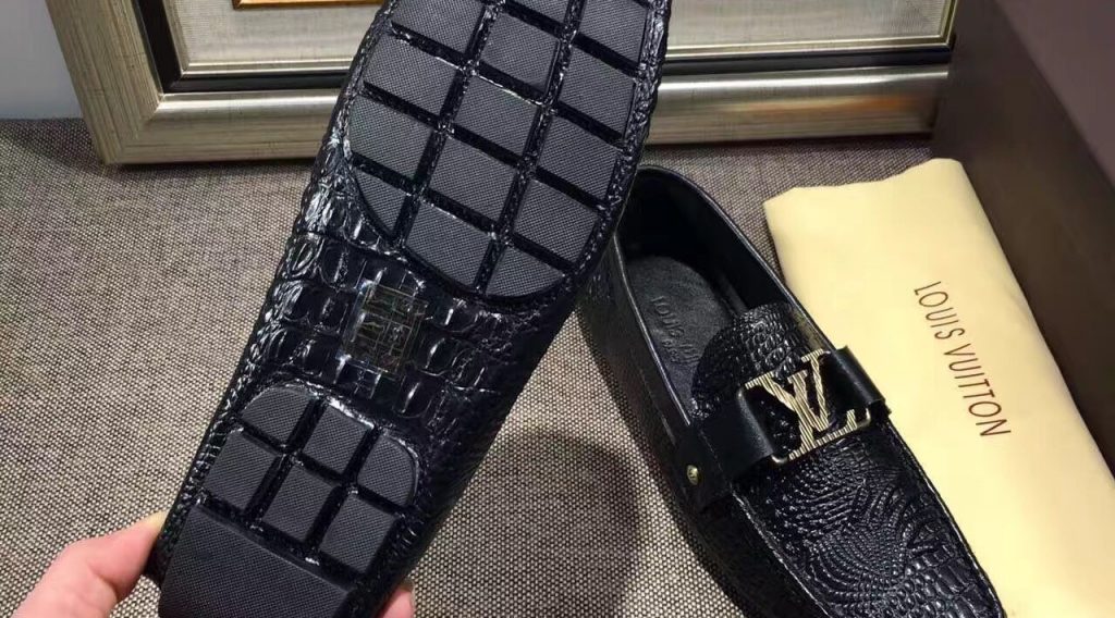 giay luoi nam lv sieu cap glnlv0021 2 1024x568 - Gi&agrave;y Lười Nam Louis Vuitton Si&ecirc;u Cấp GNLV0021