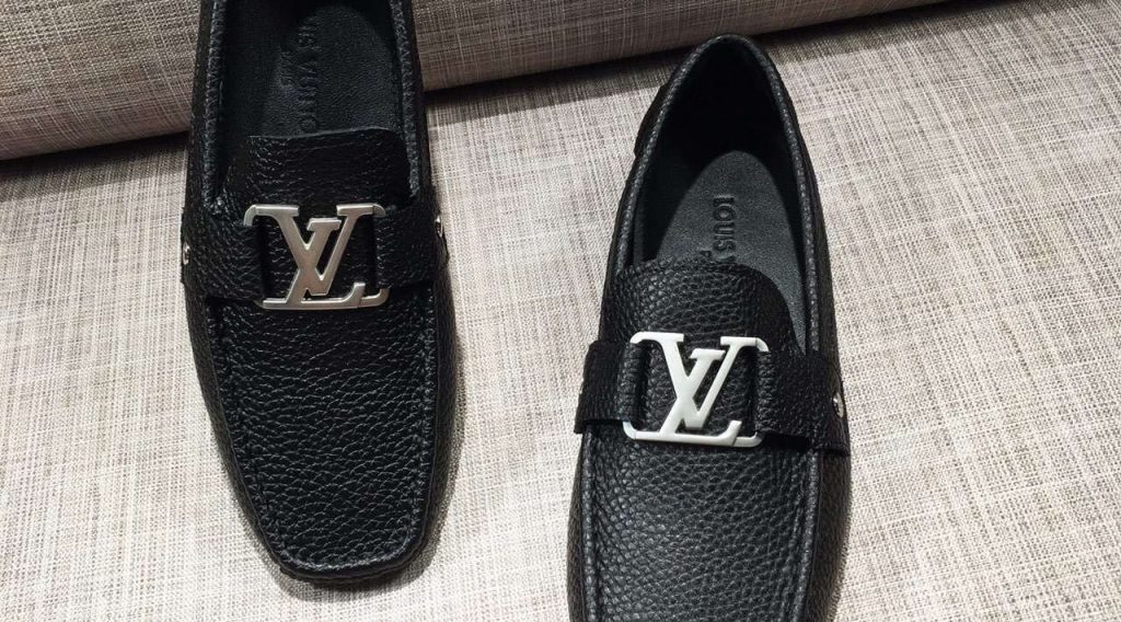 giay luoi nam lv sieu cap glnlv0023 1024x568 - Gi&agrave;y Lười Nam Louis Vuitton Si&ecirc;u Cấp GNLV0023