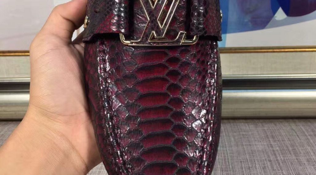 giay luoi nam lv sieu cap glnlv0025 1024x568 - Gi&agrave;y Lười Nam Louis Vuitton Si&ecirc;u Cấp GNLV0025