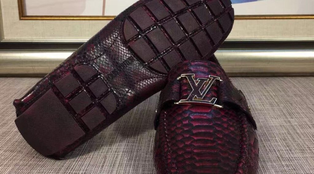 giay luoi nam lv sieu cap glnlv0025 2 1024x568 - Gi&agrave;y Lười Nam Louis Vuitton Si&ecirc;u Cấp GNLV0025