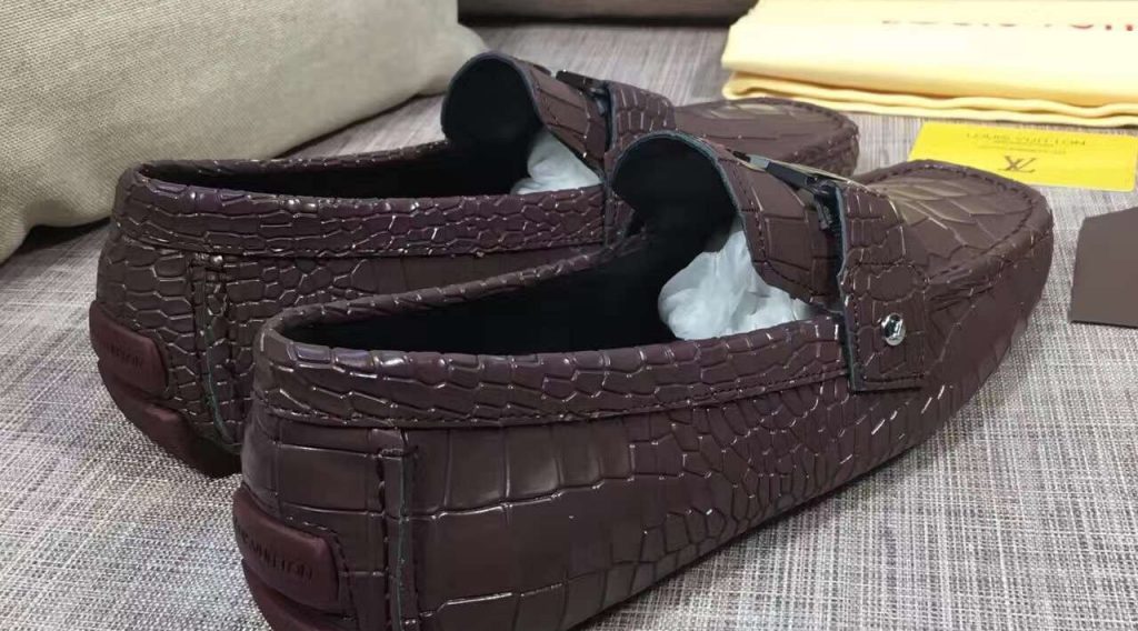 giay luoi nam lv sieu cap glnlv0029 1024x568 - Gi&agrave;y Lười Nam Louis Vuitton Si&ecirc;u Cấp GNLV0029