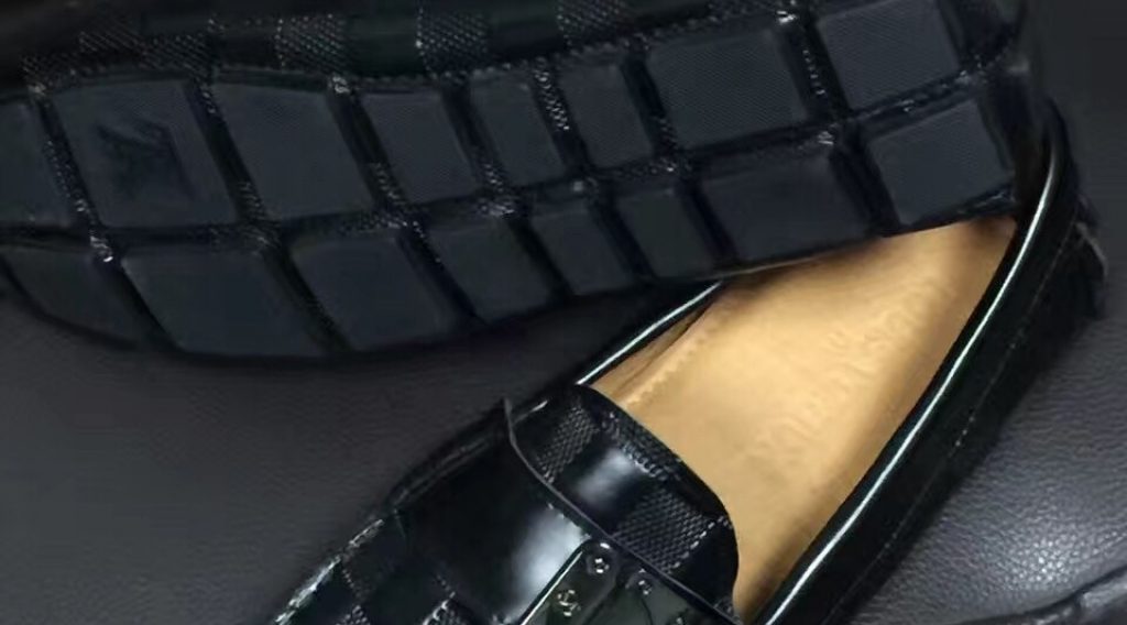 giay luoi nam lv sieu cap glnlv0031 1024x568 - Gi&agrave;y Lười Nam Louis Vuitton Si&ecirc;u Cấp GNLV0031