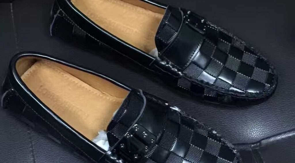giay luoi nam lv sieu cap glnlv0031 2 1024x568 - Gi&agrave;y Lười Nam Louis Vuitton Si&ecirc;u Cấp GNLV0031