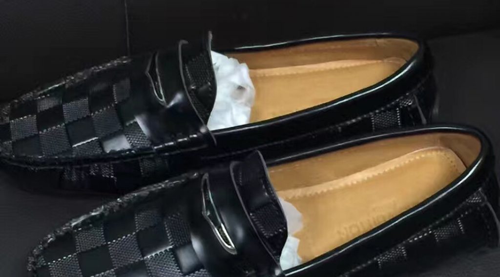 giay luoi nam lv sieu cap glnlv0032 4 1024x568 - Gi&agrave;y Lười Nam Louis Vuitton Si&ecirc;u Cấp GNLV0032