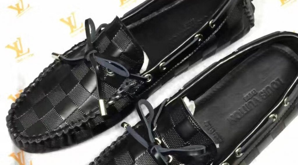 giay luoi nam lv sieu cap glnlv0035 1024x568 - Gi&agrave;y Lười Nam Louis Vuitton Si&ecirc;u Cấp GNLV0035