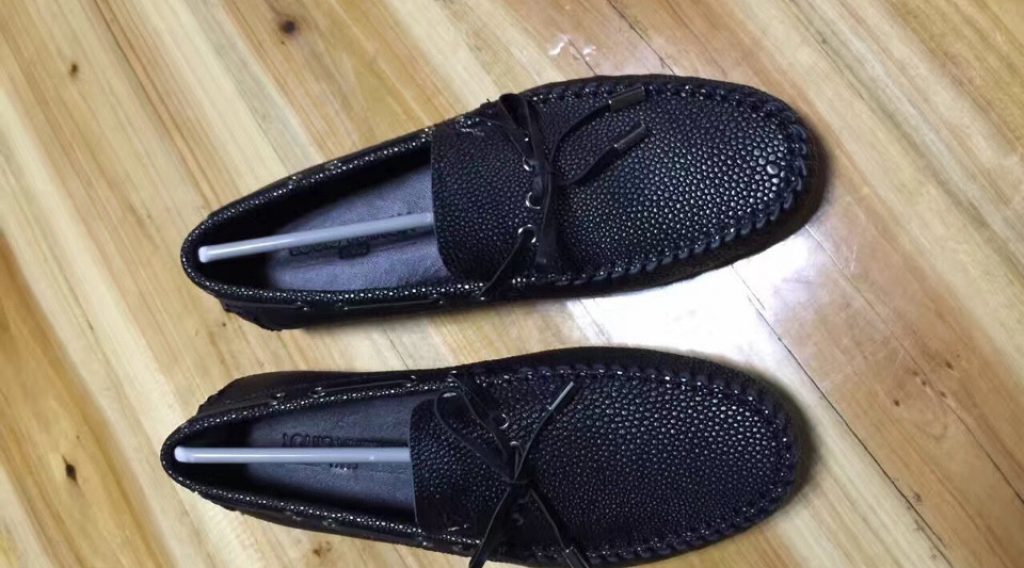 giay luoi nam lv sieu cap gnlv0038 3 1024x568 - Gi&agrave;y Lười Nam Louis Vuitton Si&ecirc;u Cấp GNLV0038
