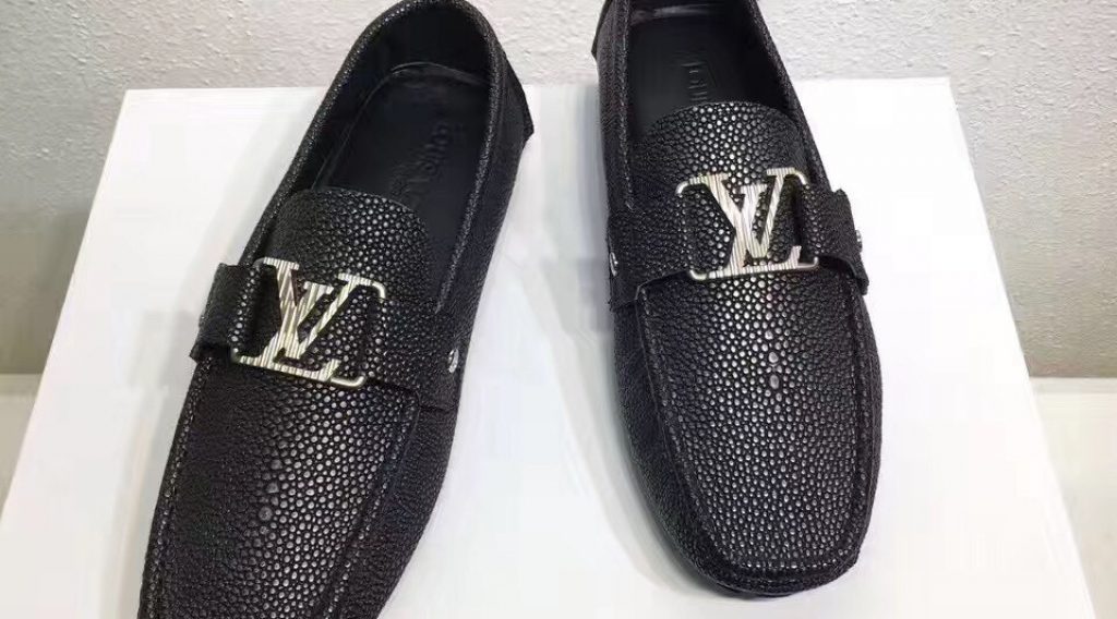 giay luoi nam lv sieu cap gnlv0039 1024x568 - Gi&agrave;y Lười Nam Louis Vuitton Si&ecirc;u Cấp GNLV0039