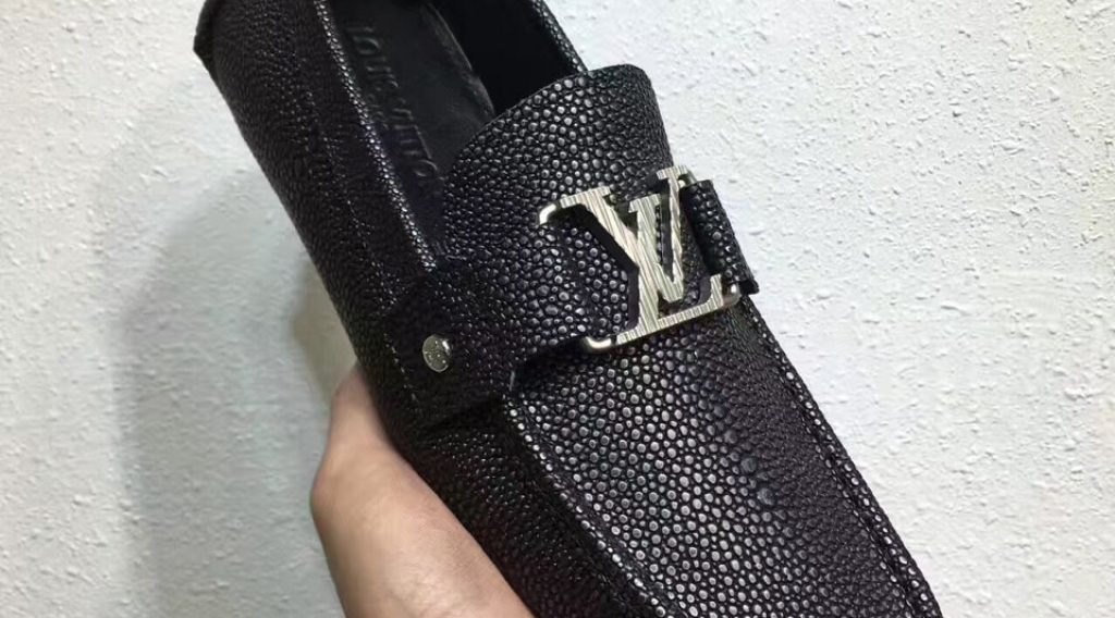 giay luoi nam lv sieu cap gnlv0039 2 1024x568 - Gi&agrave;y Lười Nam Louis Vuitton Si&ecirc;u Cấp GNLV0039