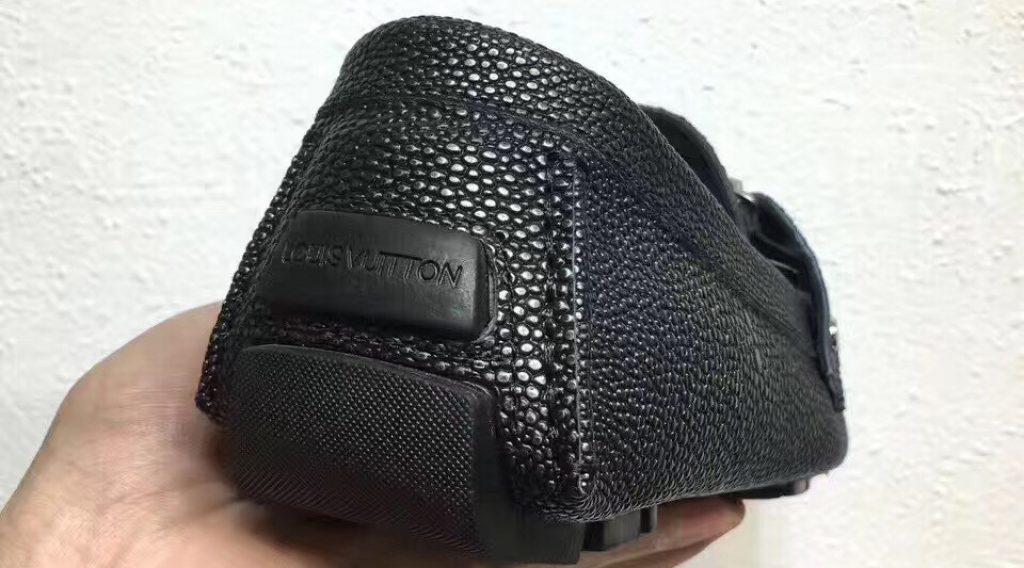 giay luoi nam lv sieu cap gnlv0039 9 1024x568 - Gi&agrave;y Lười Nam Louis Vuitton Si&ecirc;u Cấp GNLV0039