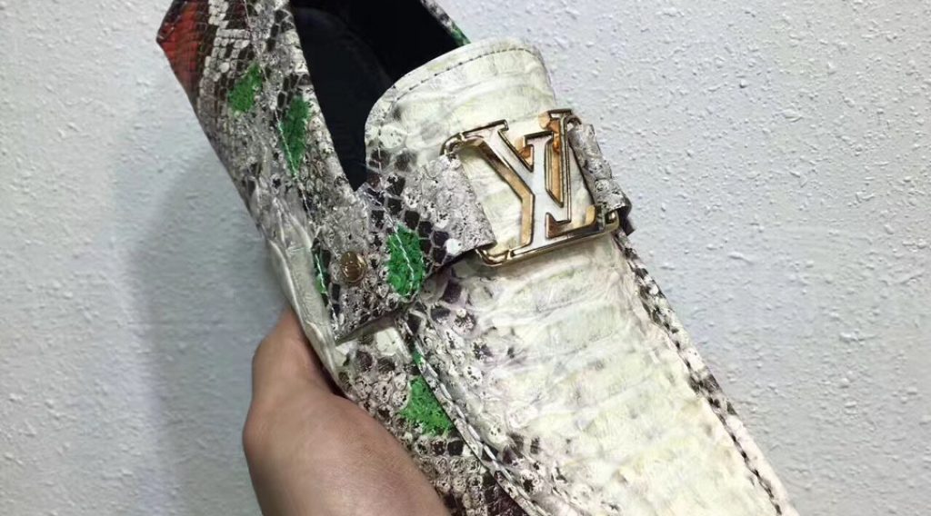 giay luoi nam lv sieu cap gnlv0047 3 1024x568 - Gi&agrave;y Lười Nam Louis Vuitton Si&ecirc;u Cấp GNLV0047