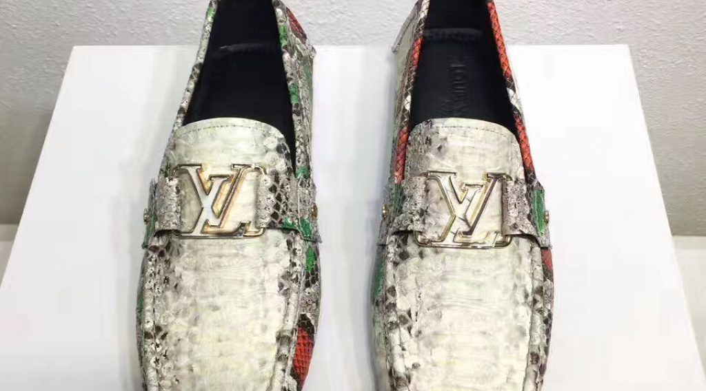 giay luoi nam lv sieu cap gnlv0047 4 1024x568 - Gi&agrave;y Lười Nam Louis Vuitton Si&ecirc;u Cấp GNLV0047