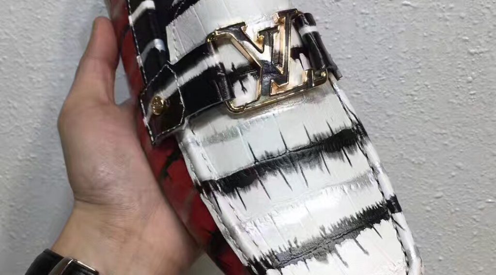 giay luoi nam lv sieu cap gnlv0051 2 1024x568 - Gi&agrave;y Lười Nam Louis Vuitton Si&ecirc;u Cấp GNLV0051