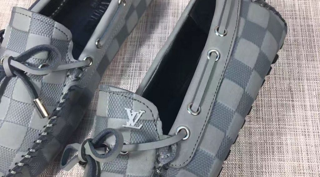 giay luoi nam lv sieu cap gnlv0052 4 1024x568 - Gi&agrave;y Lười Nam Louis Vuitton Si&ecirc;u Cấp GNLV0052