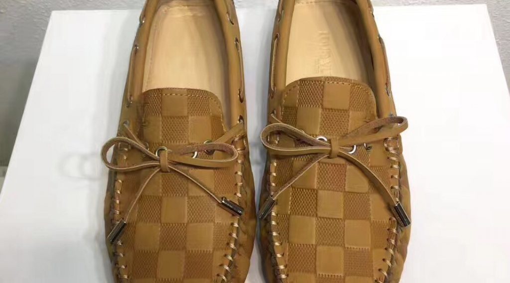 giay luoi nam lv sieu cap gnlv0055 8 1024x568 - Gi&agrave;y Lười Nam Louis Vuitton Si&ecirc;u Cấp GNLV0055