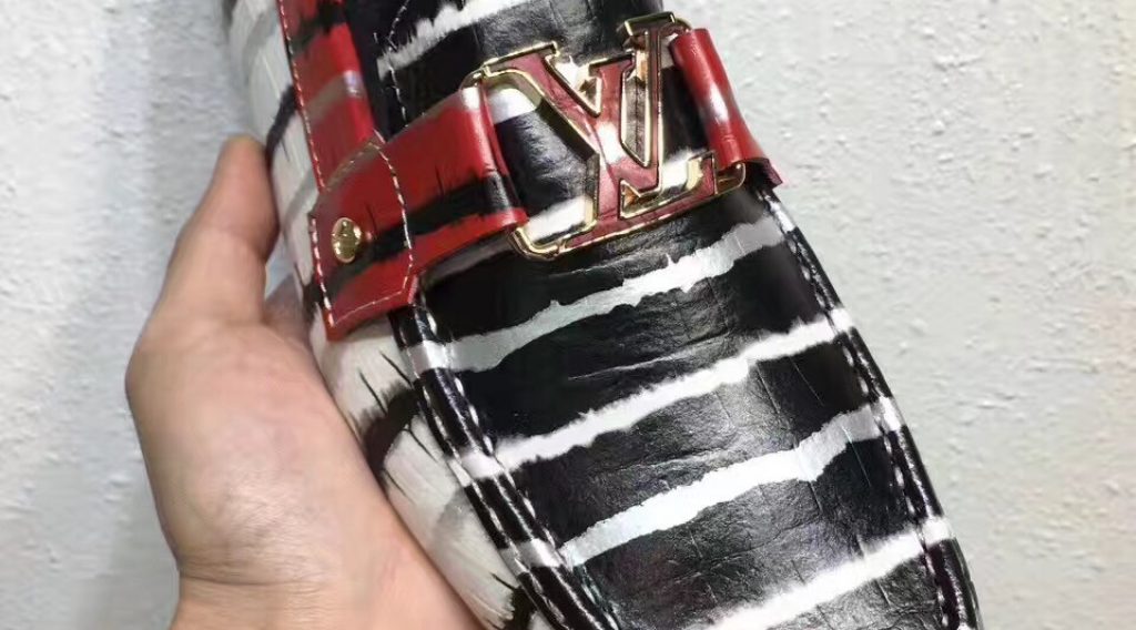 giay luoi0nam lv sieu cap gnlv0049 3 1024x568 - Gi&agrave;y Lười Nam Louis Vuitton Si&ecirc;u Cấp GNLV0049