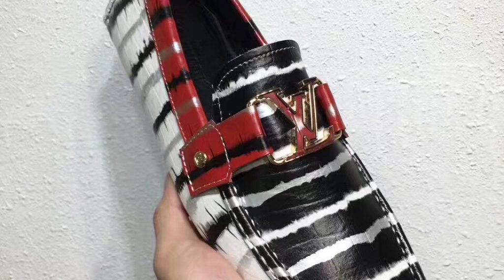 giay luoi0nam lv sieu cap gnlv0049 4 1024x568 - Gi&agrave;y Lười Nam Louis Vuitton Si&ecirc;u Cấp GNLV0049