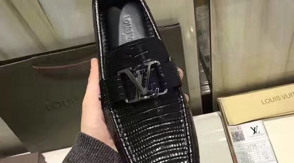 giay moi nam lv sieu cap gnlv0064 2 1024x568 - Gi&agrave;y Lười Nam Louis Vuitton Si&ecirc;u Cấp GNLV0064