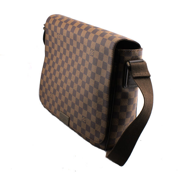 tui dung louis vuitton TXNLV00313 600x568 - T&uacute;i X&aacute;ch Nam Louis Vuitton TXNLV0031