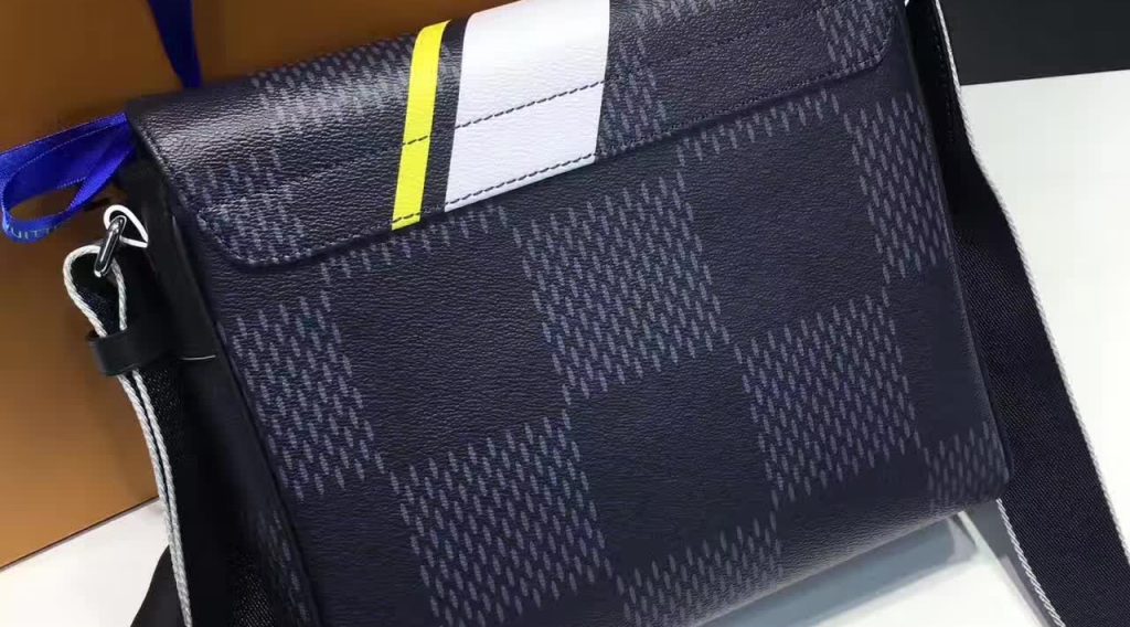 tui xach Louis Vuitton Damier cobalt district mm N44004 txlv0141 1024x568 - T&uacute;i X&aacute;ch Nam Louis Vuitton TXNLV0034