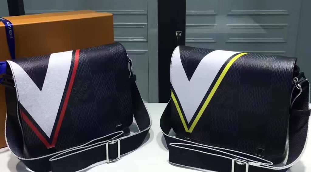 tui xach Louis Vuitton Damier cobalt district mm N44004 txlv0147 1024x568 - T&uacute;i X&aacute;ch Nam Louis Vuitton TXNLV0034