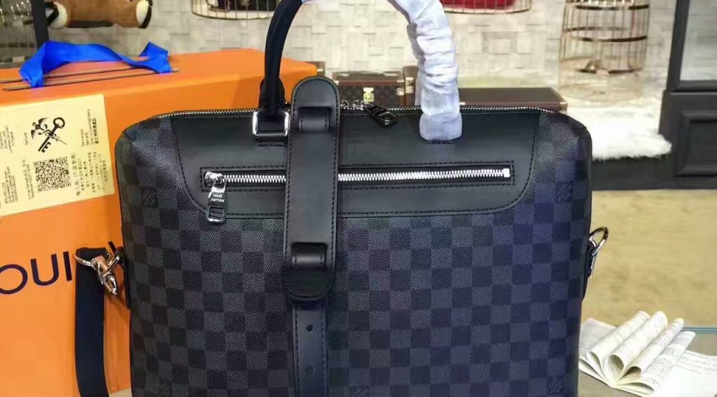 tui xach Louis Vuitton Damier graphite documents jour N48260 txlv035 1024x568 - T&uacute;i X&aacute;ch Nam Louis Vuitton Si&ecirc;u Cấp TXNLV0037