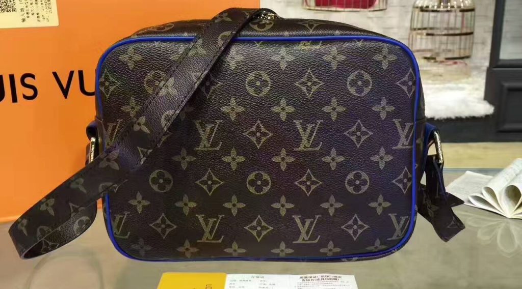tui xach Louis Vuitton Monogram Canvas nil pm M95607 txlv0342 1024x568 - T&uacute;i X&aacute;ch Nam Louis Vuitton Si&ecirc;u Cấp TXNLV0036