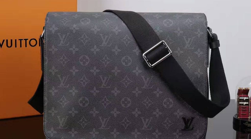 tui xach Louis Vuitton Monogram messenger PM explorer M44001 txlv033 1024x568 - T&uacute;i X&aacute;ch Nam Louis Vuitton TXNLV0035