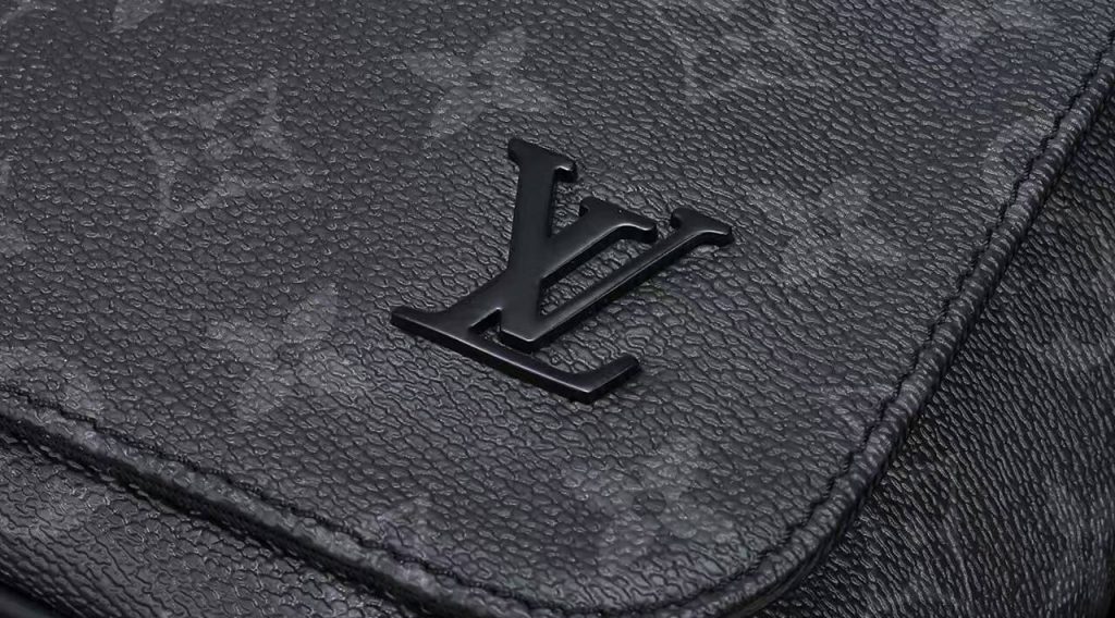 tui xach Louis Vuitton Monogram messenger PM explorer M44001 txlv0335 1024x568 - T&uacute;i X&aacute;ch Nam Louis Vuitton TXNLV0035