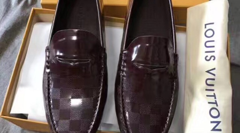 z725018576179 4c6a51de05c2286c4b396a3ecb0a5ef4 1024x568 - Gi&agrave;y Nam Louis Vuitton Si&ecirc;u Cấp GNLV0090