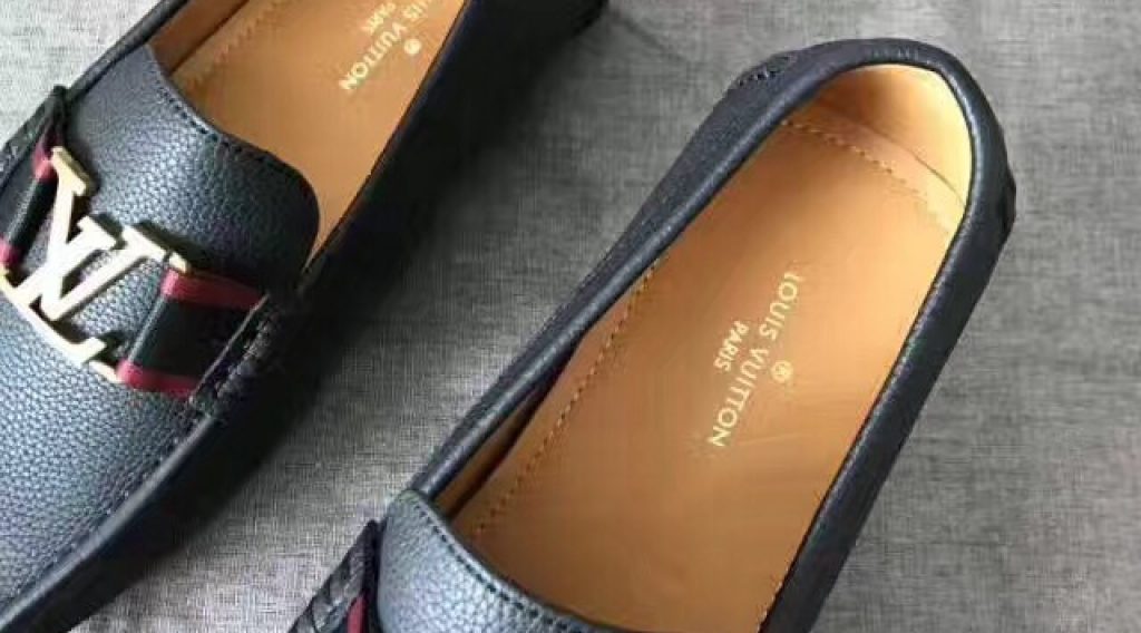 z725018673616 748f210c3e889d0d1472ff11cc7da628 1024x568 - Gi&agrave;y Nam Louis Vuitton Si&ecirc;u Cấp GNLV0088