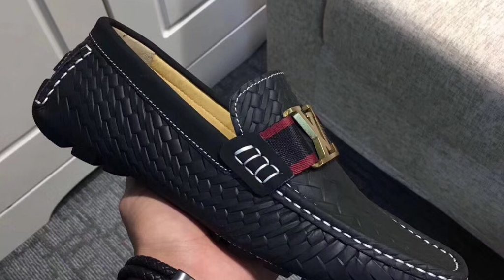 z803059745425 ff147edc2bb5bf942e4eb042a155cadf 1024x568 - Gi&agrave;y Nam Louis Vuitton Si&ecirc;u Cấp GNLV0111