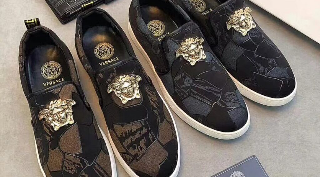 z1038756211397 4e9e97d44eca649d5438a3ad99780600 1024x568 - Gi&agrave;y Nam Versace Si&ecirc;u Cấp- GNVS0012