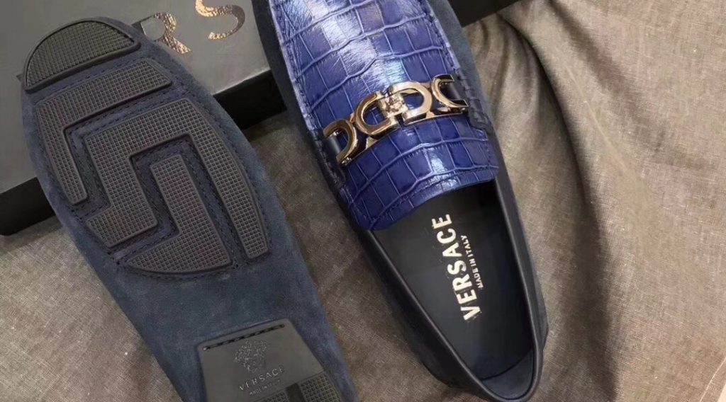 z1059382391516 19831b99bfaa551af8be0473581fb8c3 1024x568 - Gi&agrave;y Nam Versace Si&ecirc;u Cấp- GNVS0013