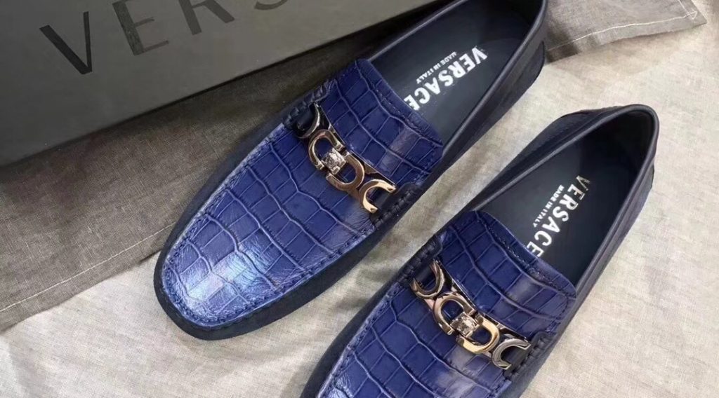 z1059382391663 33651a93fdf3adcee0b67ddf387afeec 1024x568 - Gi&agrave;y Nam Versace Si&ecirc;u Cấp- GNVS0013