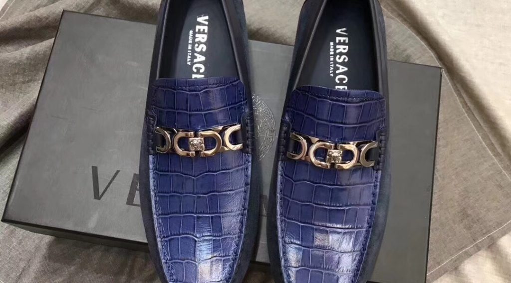 z1059382392710 9107ed503dcab308891f609adea1efe7 1024x568 - Gi&agrave;y Nam Versace Si&ecirc;u Cấp- GNVS0013