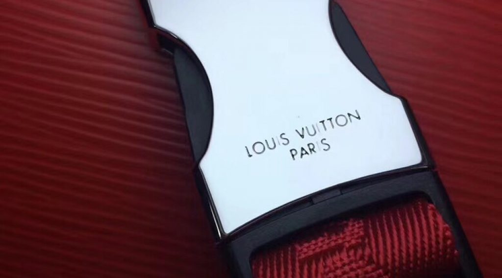 z1062456311562 e2a1dd92ca9d6e6a1a4a10afeffe8e0b 1024x568 - T&uacute;i X&aacute;ch Nam Louis Vuitton Si&ecirc;u Cấp TXNLV0064