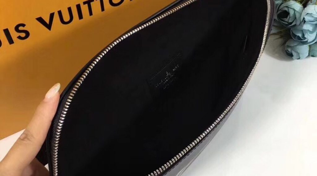 z1062456322092 c5d608c2edcac8829aa537b88d78be1b 1024x568 - T&uacute;i X&aacute;ch Nam Louis Vuitton Si&ecirc;u Cấp TXNLV0063