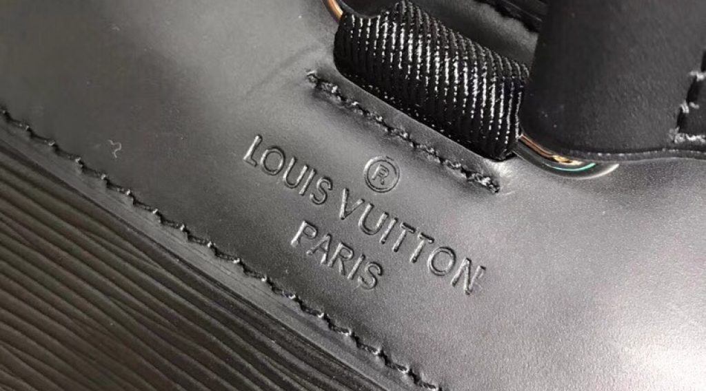 z1068532808616 9a1dee6aff3726f809361dd3f702b352 1024x568 - T&uacute;i X&aacute;ch Nam Louis Vuitton Si&ecirc;u Cấp TXNLV0073