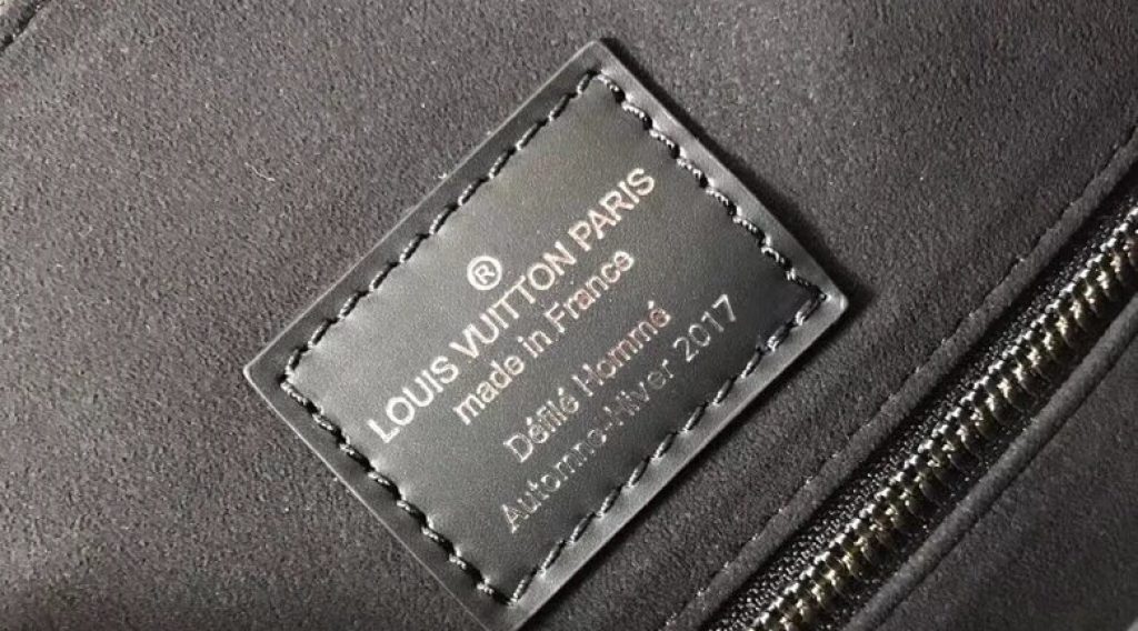 z1068532816388 e0a520519ad10cb3455df4403f910fa6 1024x568 - T&uacute;i X&aacute;ch Nam Louis Vuitton Si&ecirc;u Cấp TXNLV0073