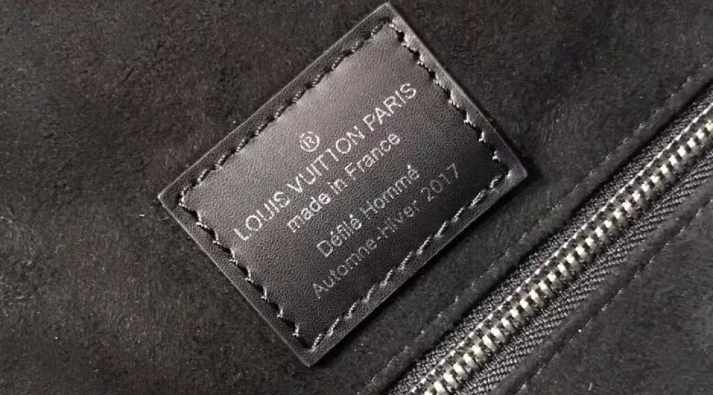 z1068532842212 1d9afca71a6c12716fb3df6460cc80f3 1024x568 - T&uacute;i X&aacute;ch Nam Louis Vuitton Si&ecirc;u Cấp TXNLV0071
