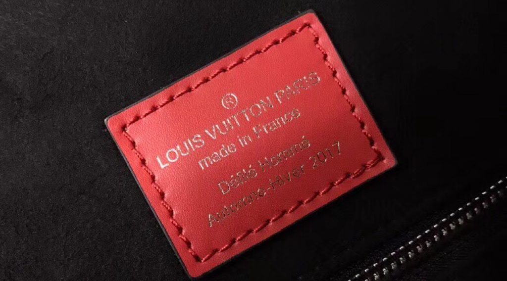 z1068532843252 4abdd3f10f7703ad4ec1e4bf6cb2746b 1024x568 - T&uacute;i X&aacute;ch Nam Louis Vuitton Si&ecirc;u Cấp TXNLV0070