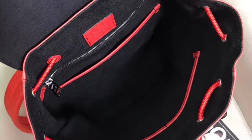 z1068532851425 7754d61b4853f4dddca4ac25cdf7e556 1024x568 - T&uacute;i X&aacute;ch Nam Louis Vuitton Si&ecirc;u Cấp TXNLV0070