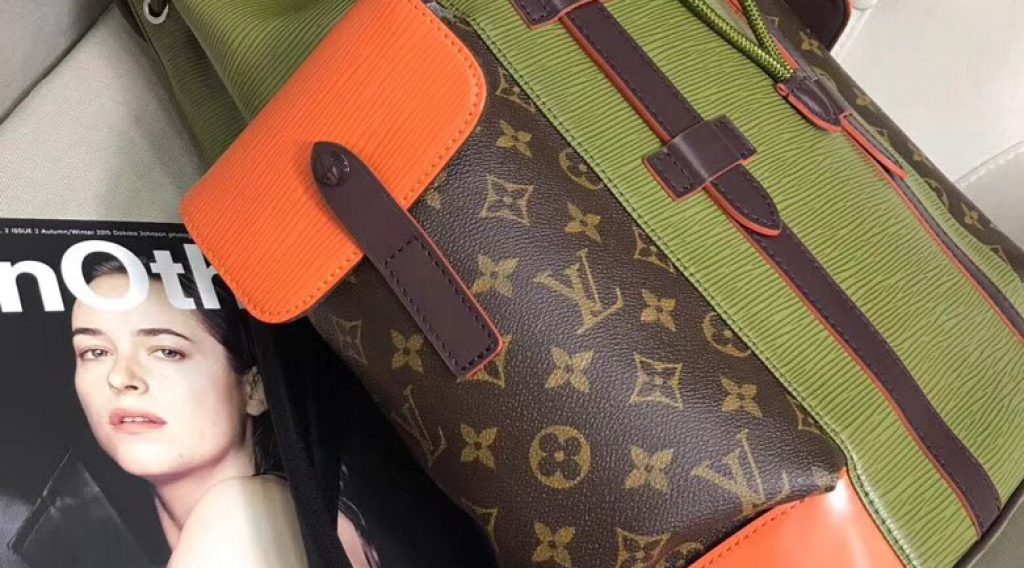 z1068532877088 09b09ca9ac4be4529dc3b01f532bda38 1024x568 - T&uacute;i X&aacute;ch Nam Louis Vuitton Si&ecirc;u Cấp TXNLV0068