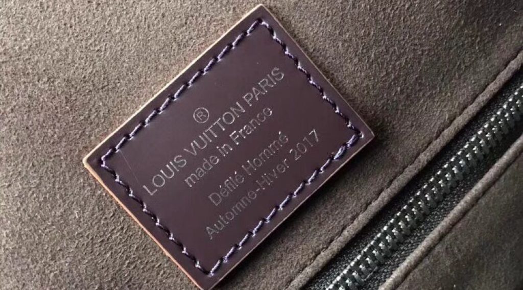 z1068532877400 4f38b2cc13d6b7d4368451afd0987cbf 1024x568 - T&uacute;i X&aacute;ch Nam Louis Vuitton Si&ecirc;u Cấp TXNLV0068