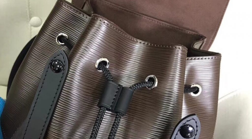 z1068533395818 13e5a06fe5a6beb5533c55b21dff95bc 1024x568 - T&uacute;i X&aacute;ch Nam Louis Vuitton Si&ecirc;u Cấp TXNLV0067