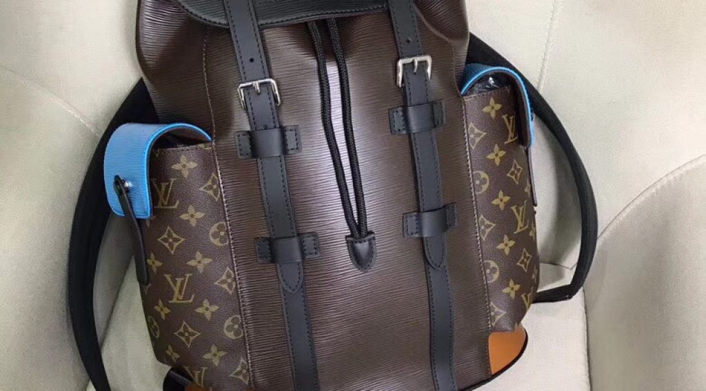 z1068533418147 fa6fb067a97beee24811e33ef5577db0 1024x568 - T&uacute;i X&aacute;ch Nam Louis Vuitton Si&ecirc;u Cấp TXNLV0067