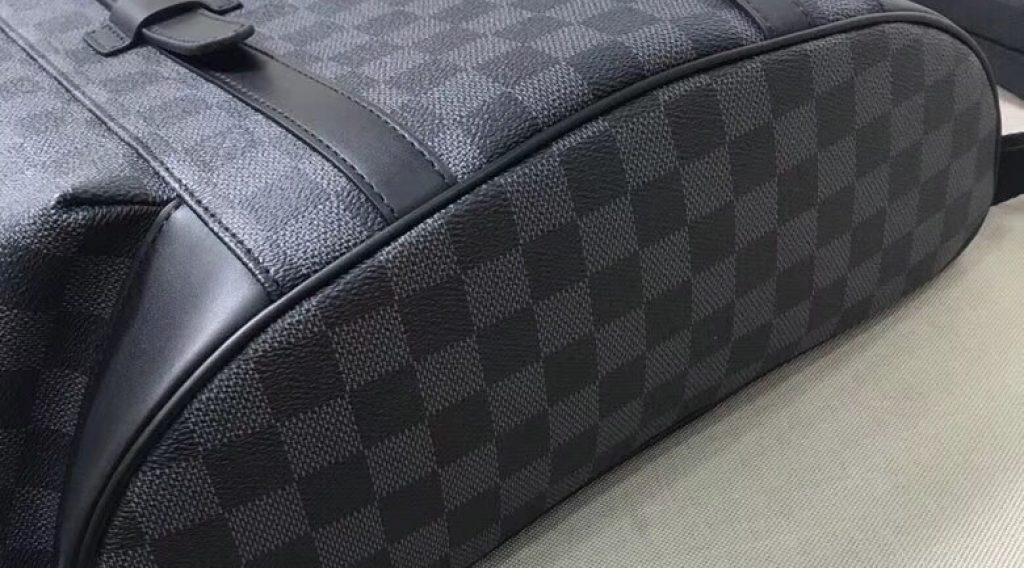 z1068533433652 9acfab01bb34d7cbfe80cdf51e6c010f 1024x568 - T&uacute;i X&aacute;ch Nam Louis Vuitton Si&ecirc;u Cấp TXNLV0065