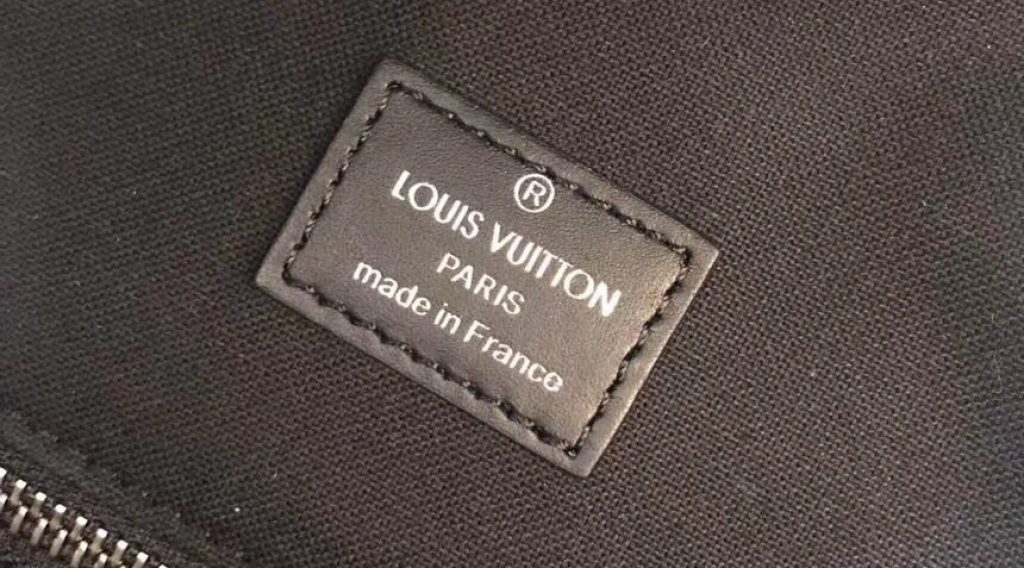 z1068533449549 b850af5c8f9b1b1601822b0c67fc762c 1024x568 - T&uacute;i X&aacute;ch Nam Louis Vuitton Si&ecirc;u Cấp TXNLV0066