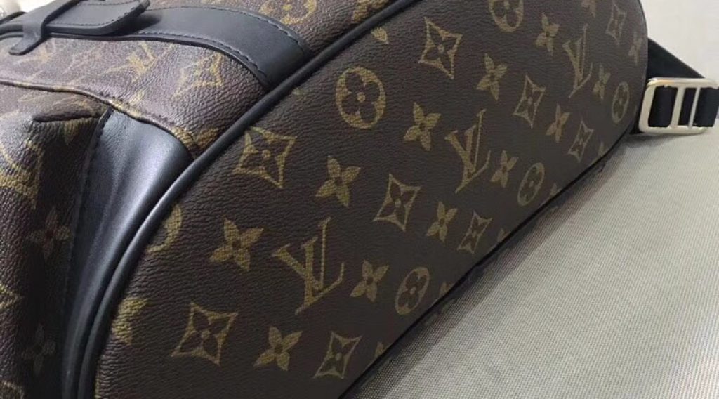 z1068533450198 e21234a66b3d2201afb2026f7a098b92 1024x568 - T&uacute;i X&aacute;ch Nam Louis Vuitton Si&ecirc;u Cấp TXNLV0066